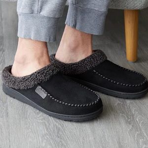 Dearfoams Men’s total comfort slippers